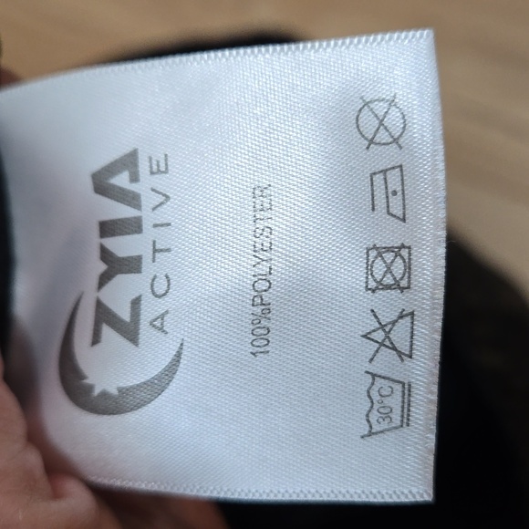 Zyia Athletic Shorts - Picture 6 of 6